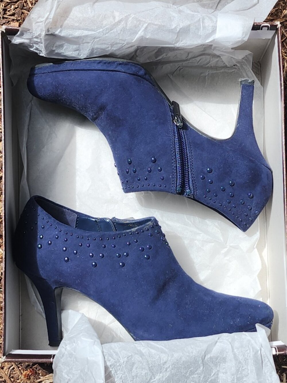 EUC Navy Bandolino Suede booties size 8 Women's heels with Box